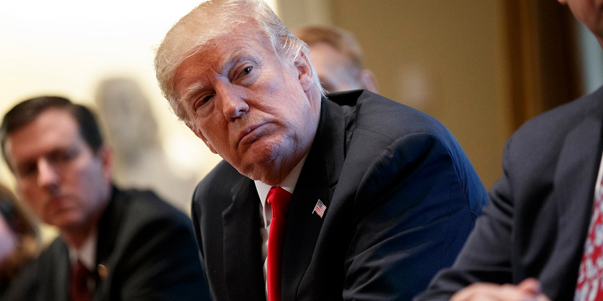 Trump firma polémicos aranceles y da esperanza sobre exenciones para ciertos países