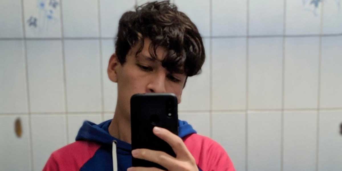 Johnnier, el joven que se quitó la vida en la Javeriana, habría dado señales de su decisión en las redes