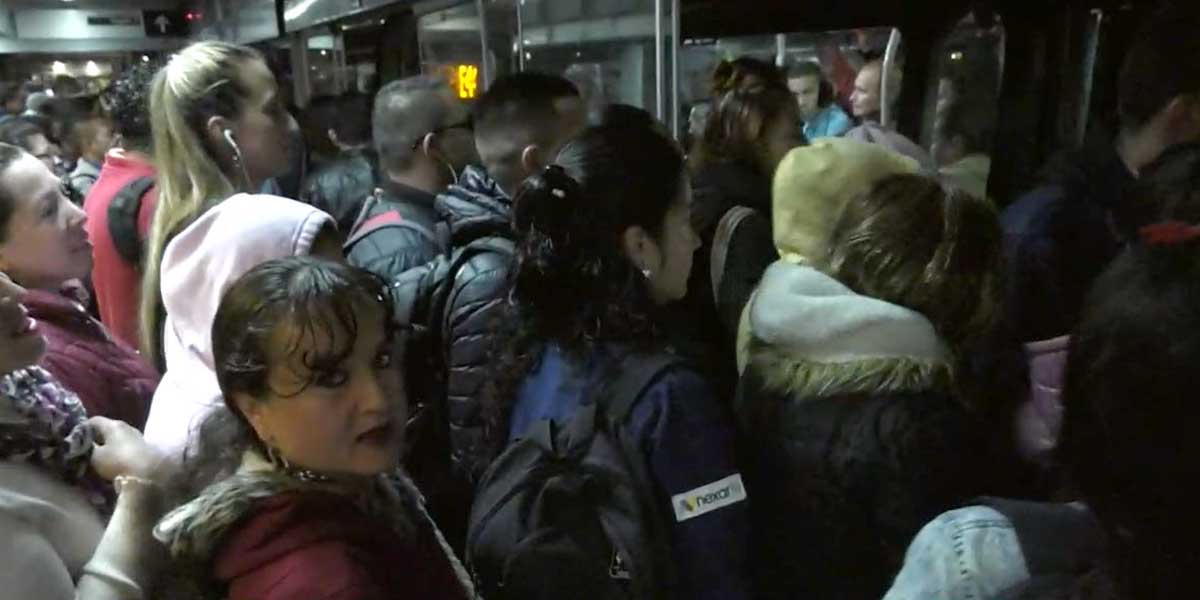 El drama de vivir en Soacha, trabajar en Bogotá y gastar hasta seis horas diarias en el transporte público