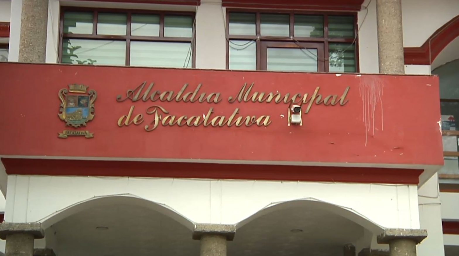 Mientras en Facatativá vecinos se reunían a pedir respuestas al alcalde, él tomaba cerveza en Bogotá - Canal 1