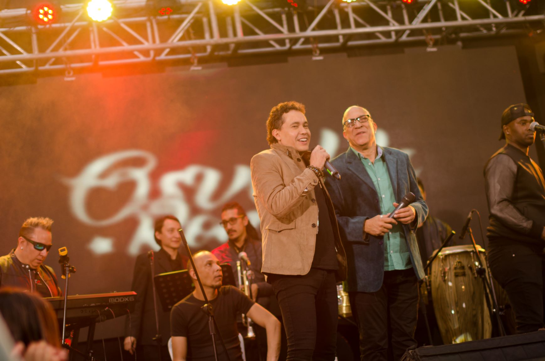 Una cirugía de médula espinal por poco deja sin poder cantar a Osvaldo Román